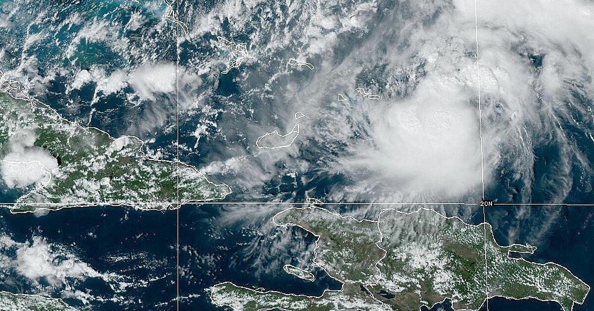 Hurricane Oscar strikes Cuba amid electrical power outage and island